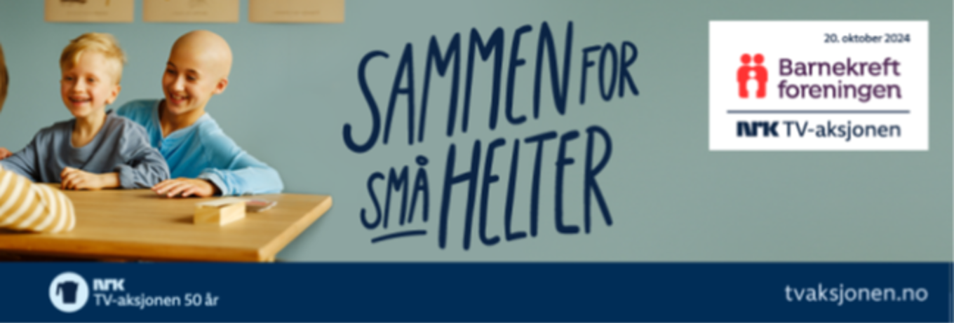 en person og en person som sitter ved et bord