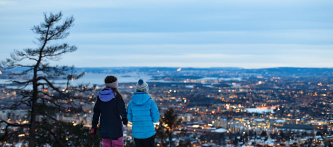 Barn i vinterlandskap